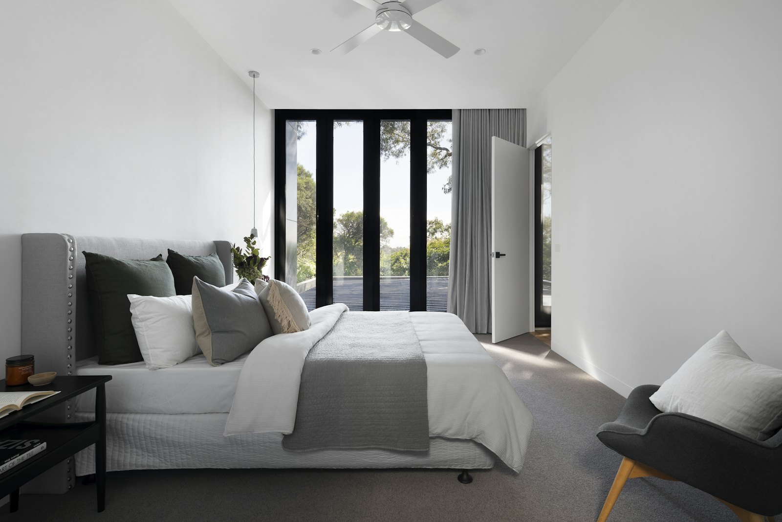 Monochrome suite